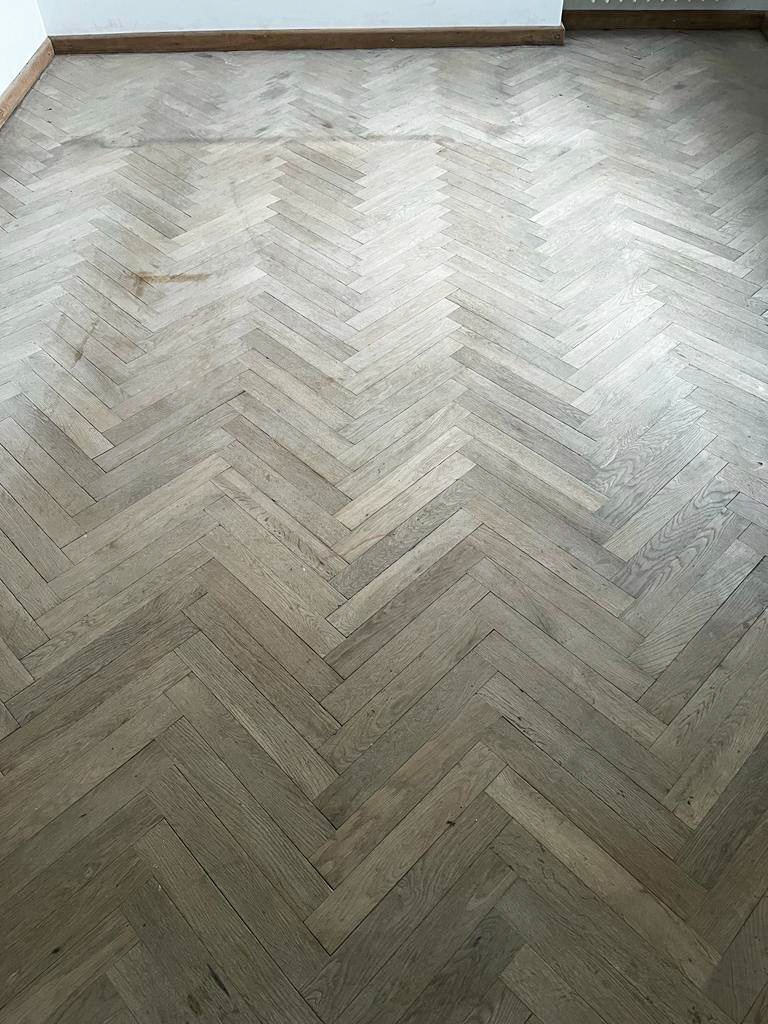 Grindų alyvavimas parketui